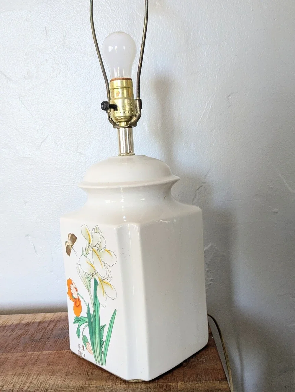 Vintage Cream Ceramic Table Lamp Floral Butterfly Design 23